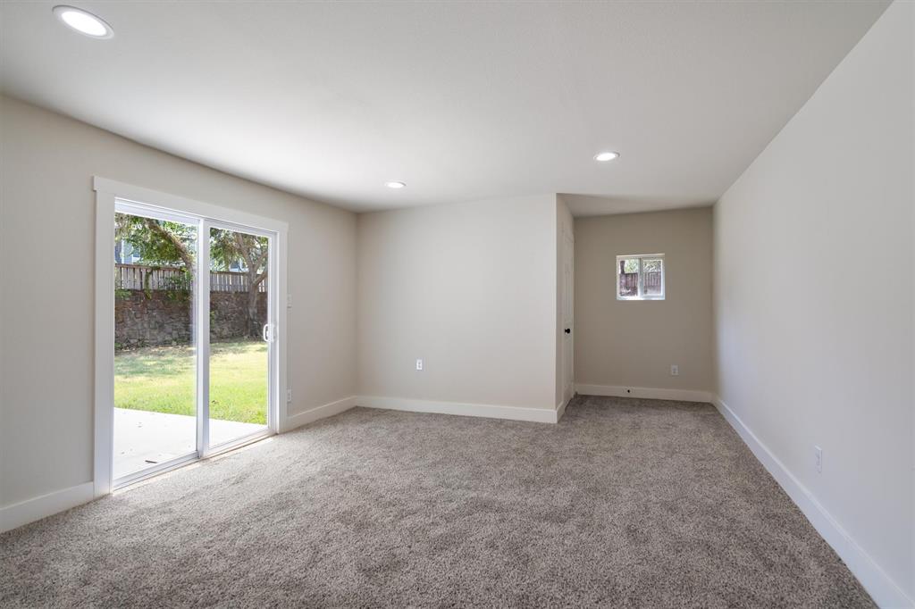 112 Inman Street Property Photo 23