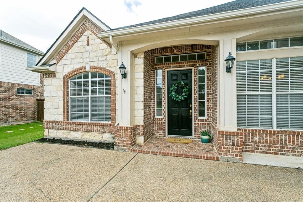 9499 Blackthorn Trail Property Photo 3