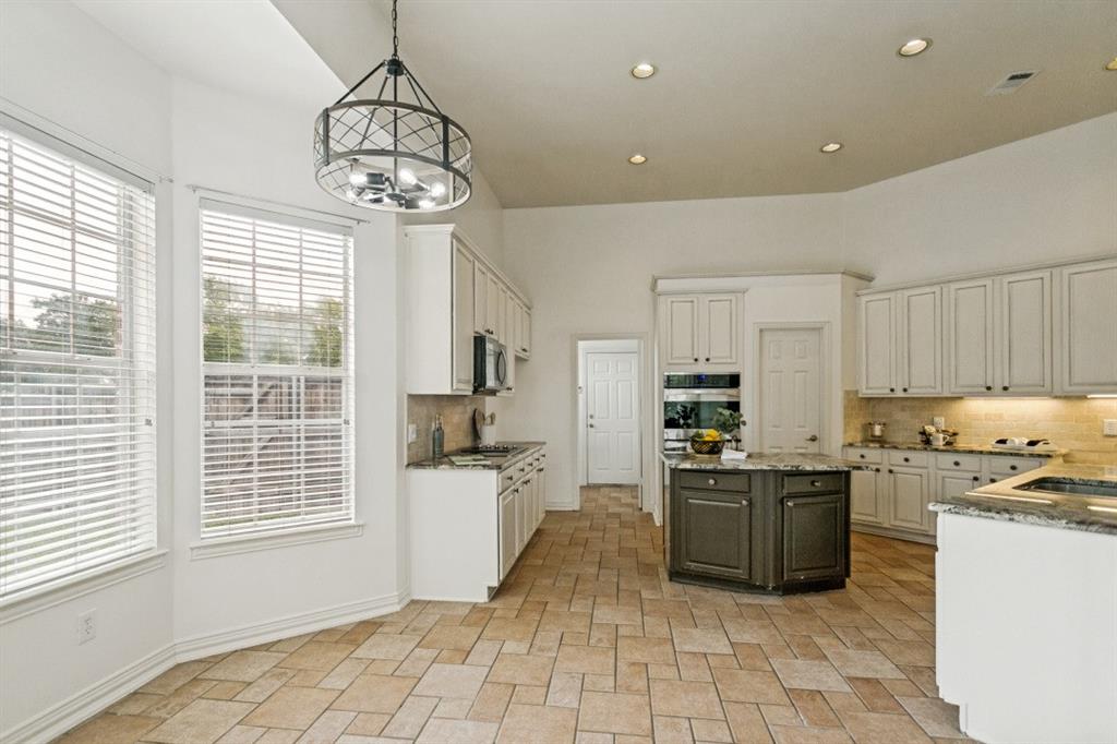 9499 Blackthorn Trail Property Photo 16