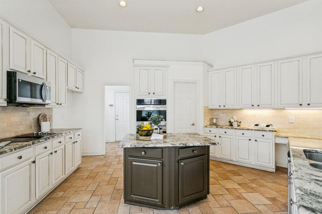 9499 Blackthorn Trail Property Photo 17