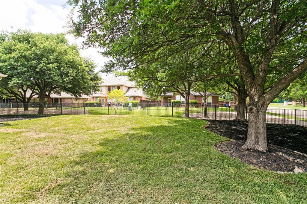 9499 Blackthorn Trail Property Photo 38
