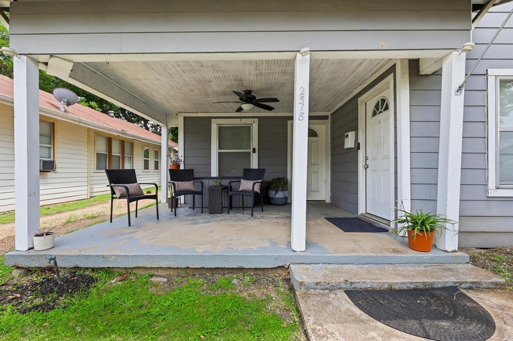 2518 Gladstone Drive Property Photo 2