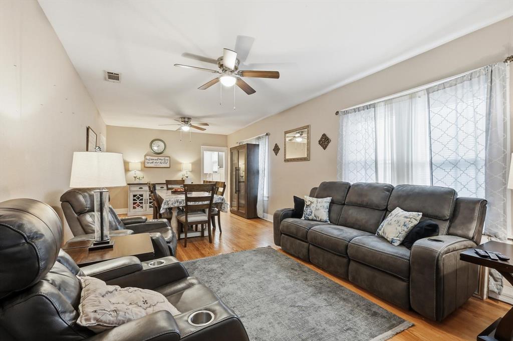 2518 Gladstone Drive Property Photo 4
