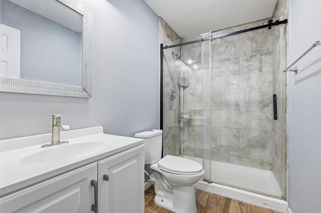 2518 Gladstone Drive Property Photo 23