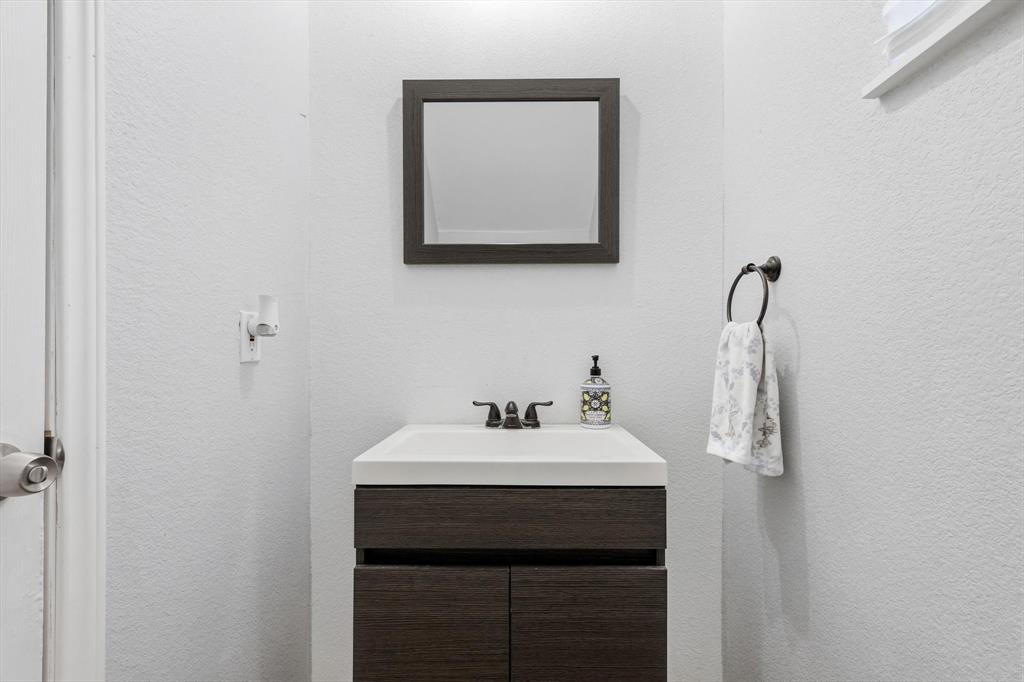 2518 Gladstone Drive Property Photo 27