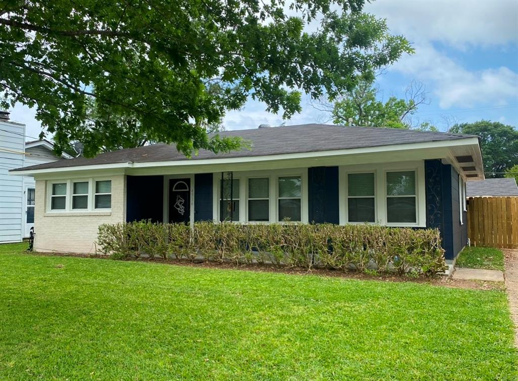 4514 Akard Avenue Property Photo 1