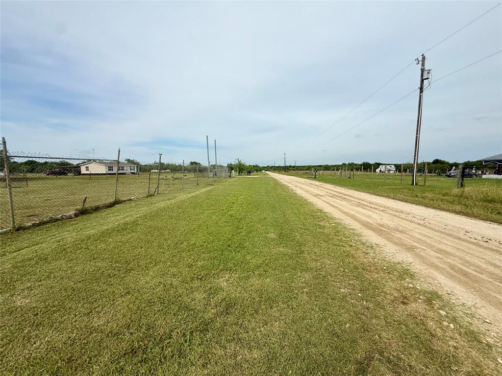 1132 Sw County Road 2348 Property Photo 6
