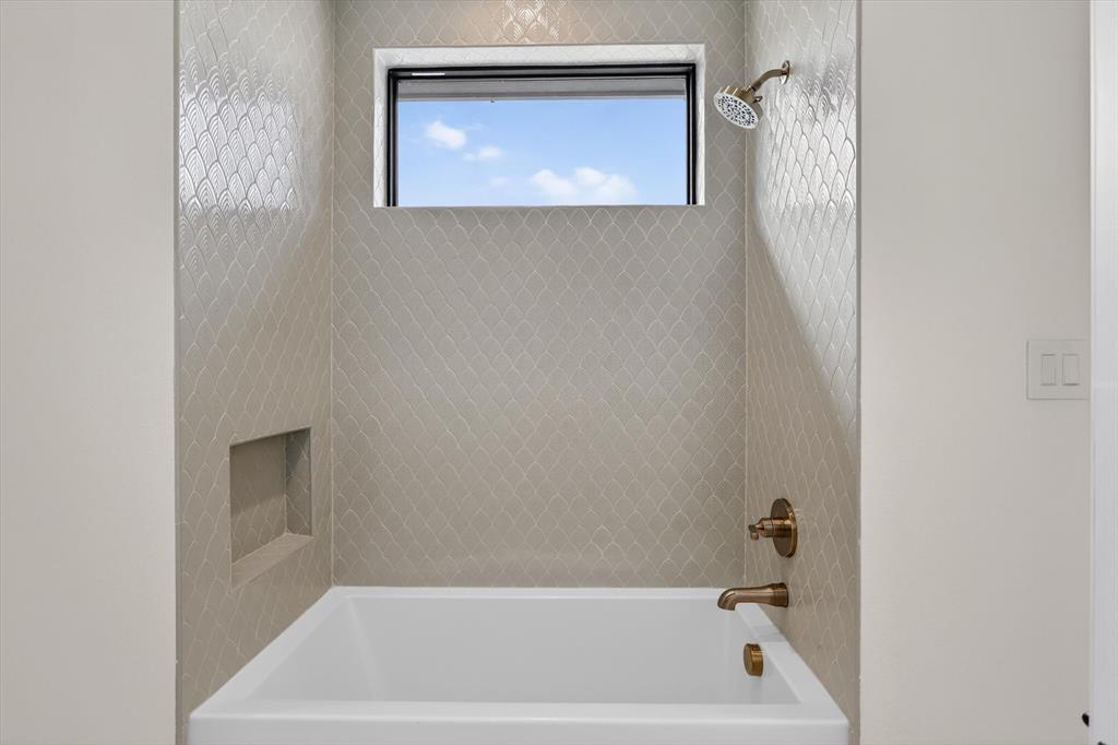 10140 Lakemere Drive Property Photo 27