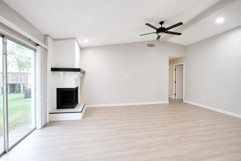 527 Shelly Court Property Photo 3