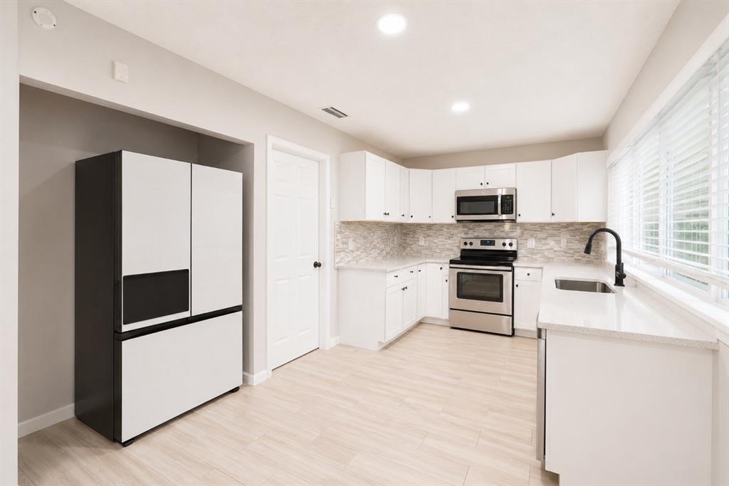 527 Shelly Court Property Photo 6