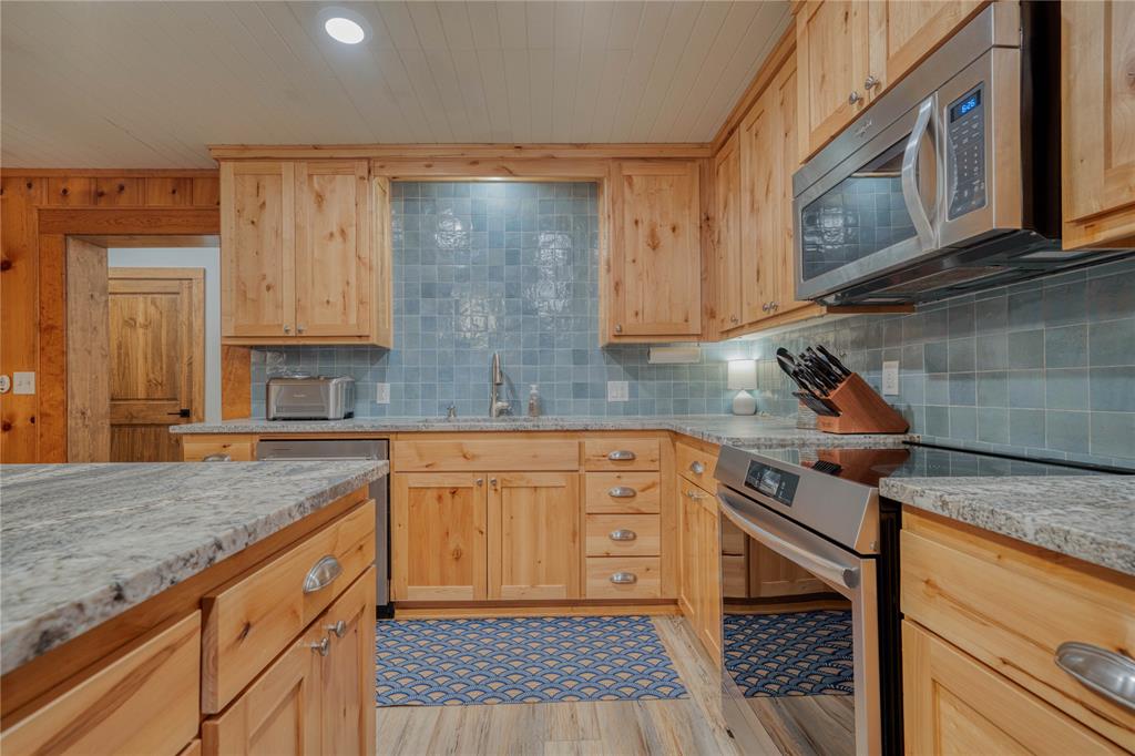 16 County Road 2131 Property Photo 5
