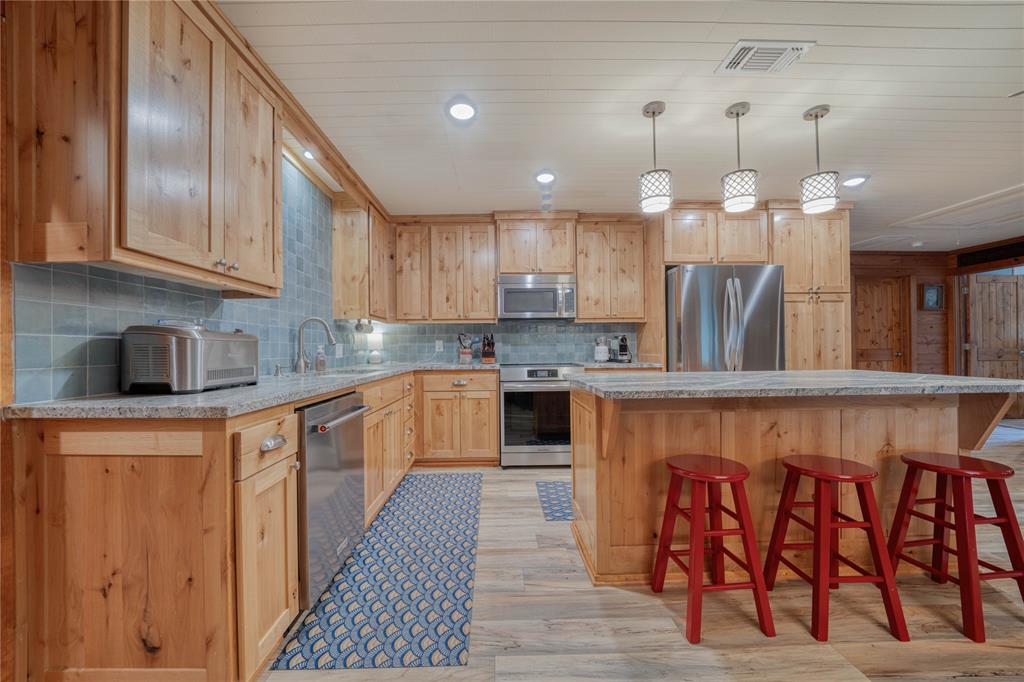 16 County Road 2131 Property Photo 6