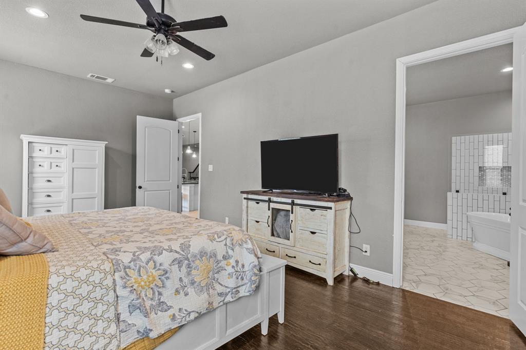 7348 Brady Oaks Drive Property Photo 11