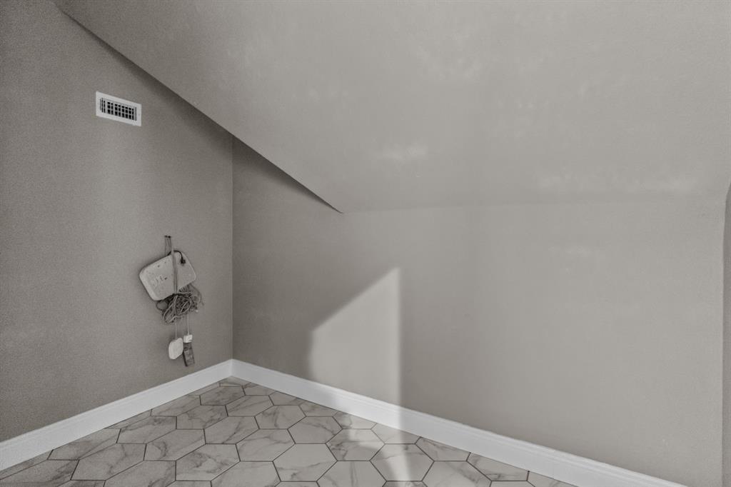 7348 Brady Oaks Drive Property Photo 29