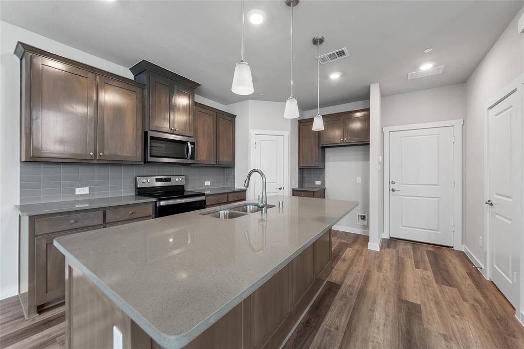 800 Emerling Property Photo 1