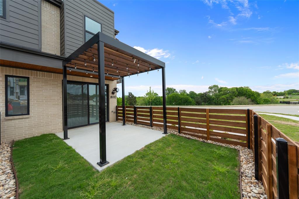 800 Emerling Property Photo 3