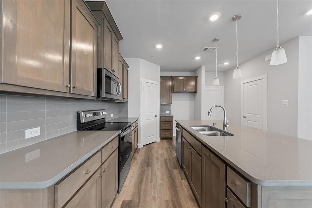 800 Emerling Property Photo 12