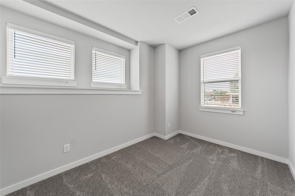 800 Emerling Property Photo 24