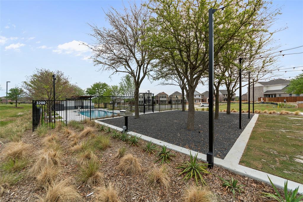 800 Emerling Property Photo 30
