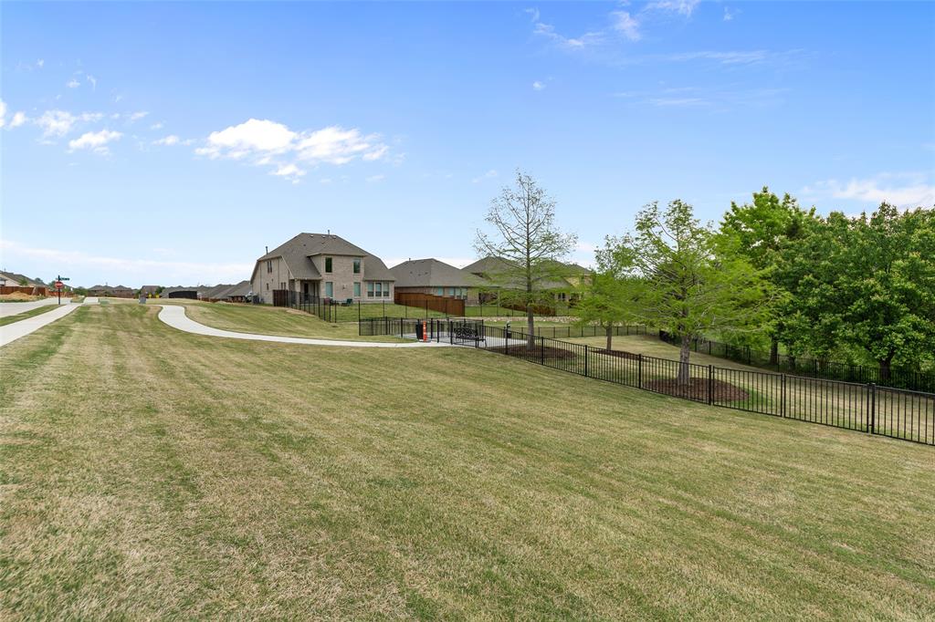 800 Emerling Property Photo 32