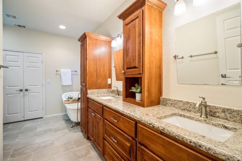 2733 Woodson Drive Property Photo 17