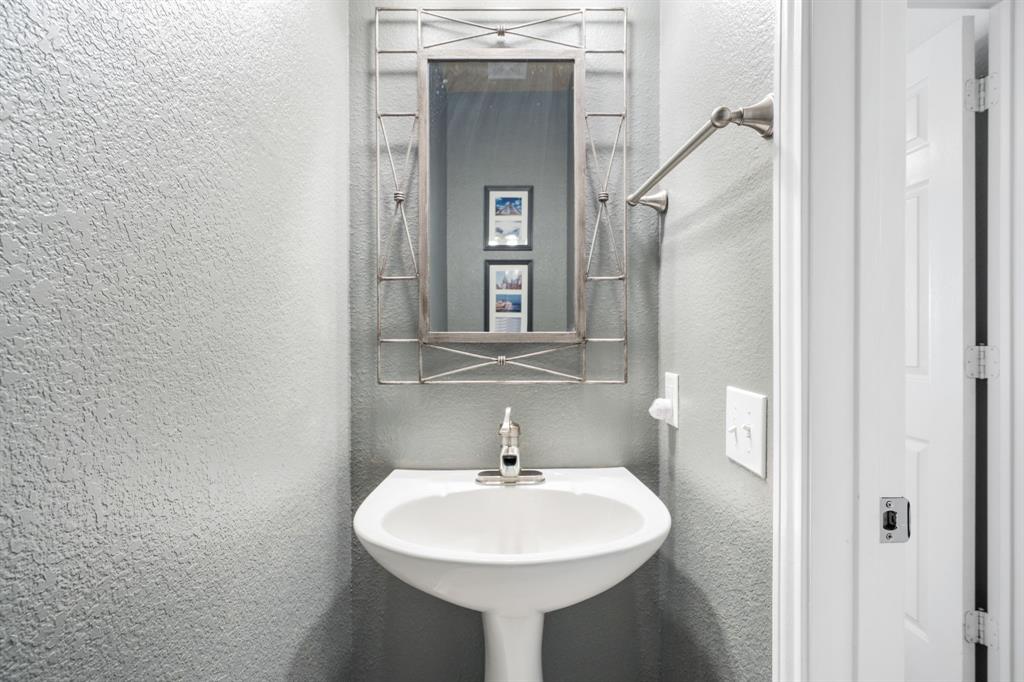2733 Woodson Drive Property Photo 20