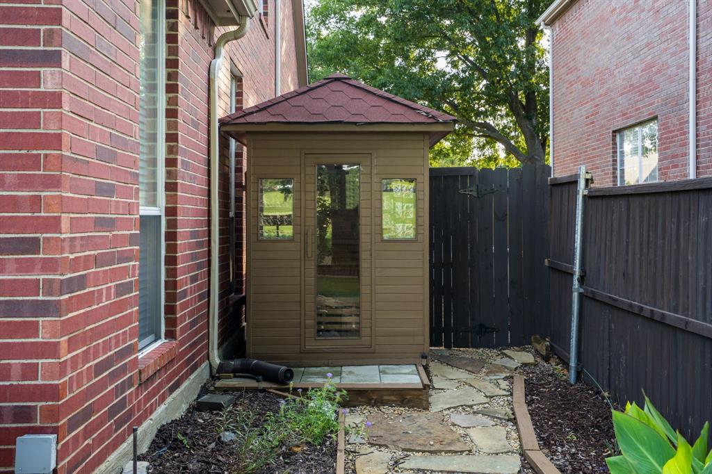 2733 Woodson Drive Property Photo 23