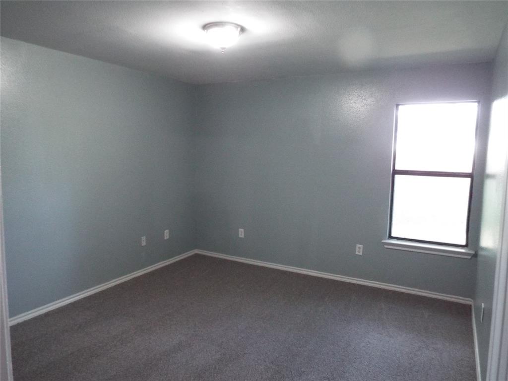 747 Luther Ln Property Photo 7