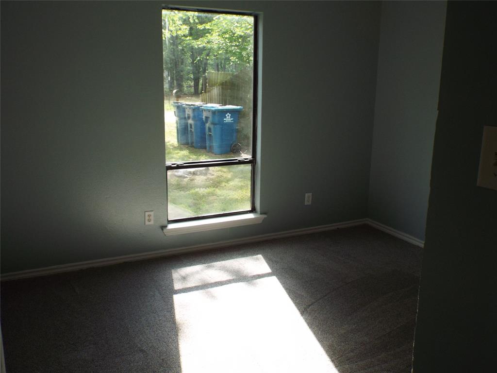 747 Luther Ln Property Photo 8