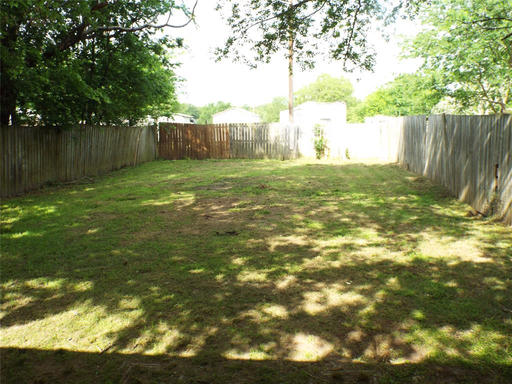 747 Luther Ln Property Photo 10