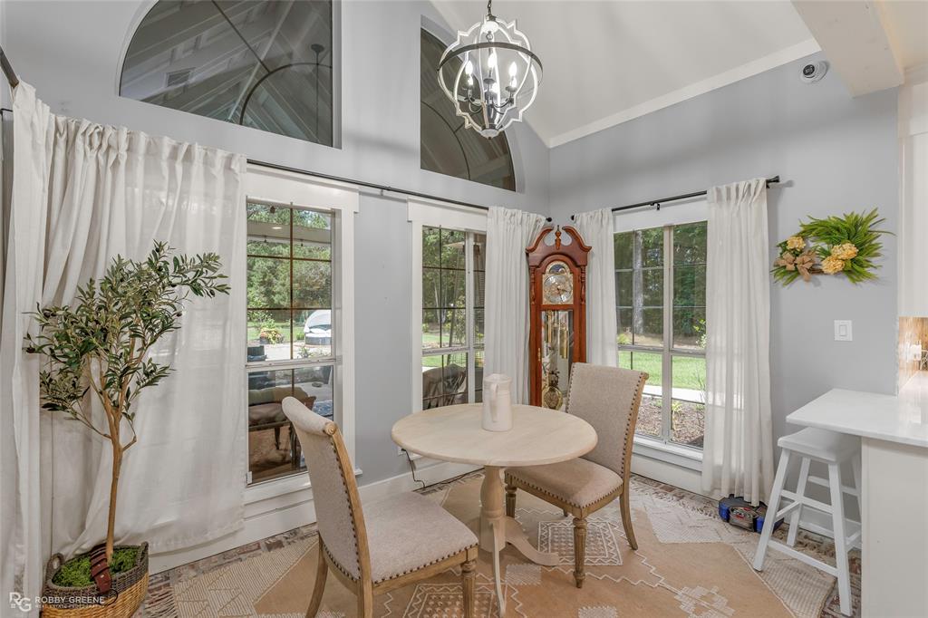 10454 Linwood Avenue Property Photo 8