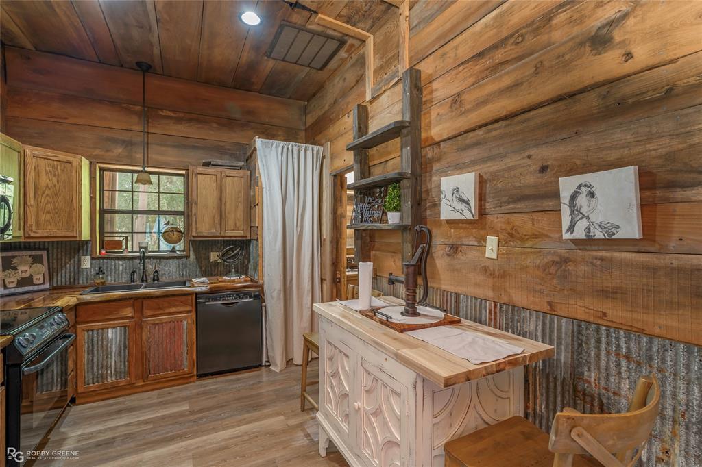 10454 Linwood Avenue Property Photo 38