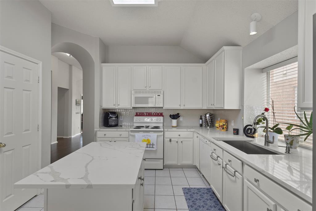 5025 Vineyard Lane Property Photo 8