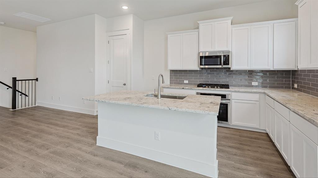 905 Meadowcrest Drive Property Photo 18