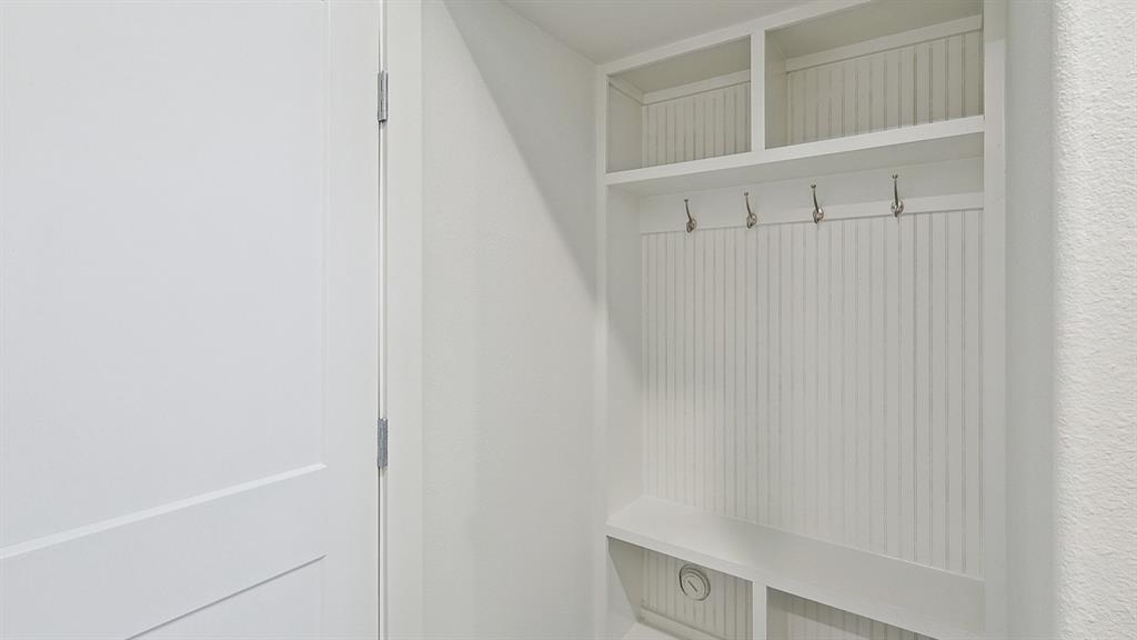 905 Meadowcrest Drive Property Photo 20