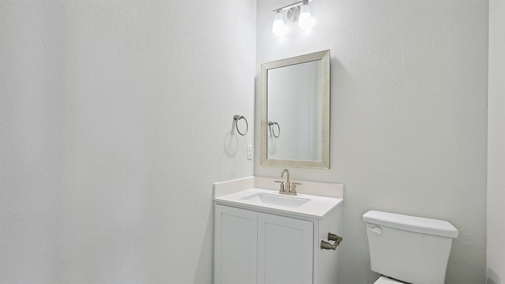 905 Meadowcrest Drive Property Photo 21