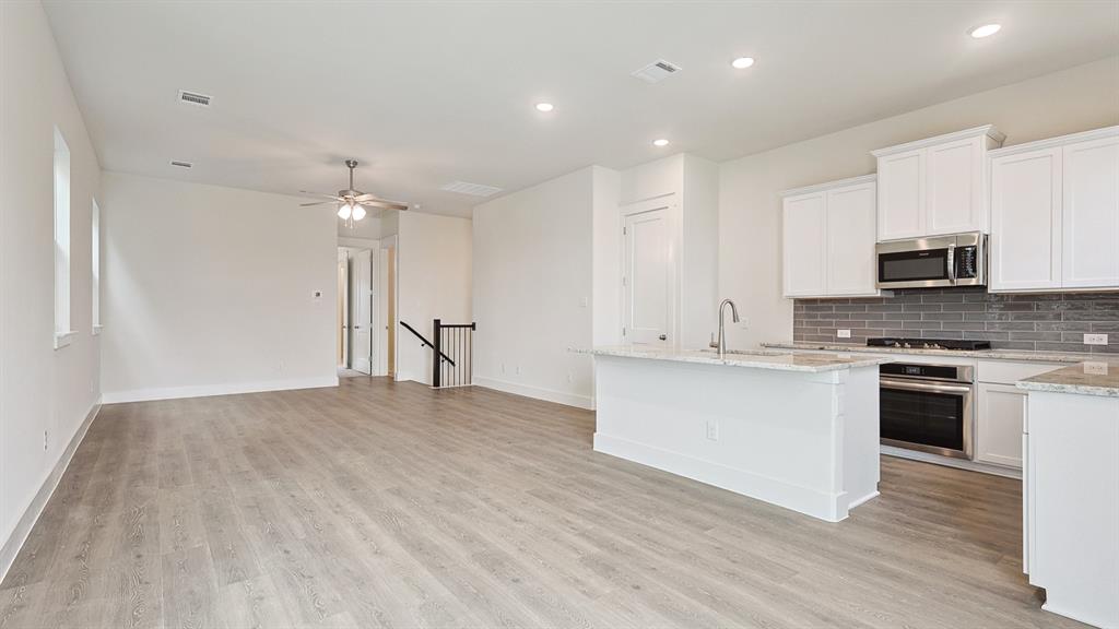 905 Meadowcrest Drive Property Photo 27
