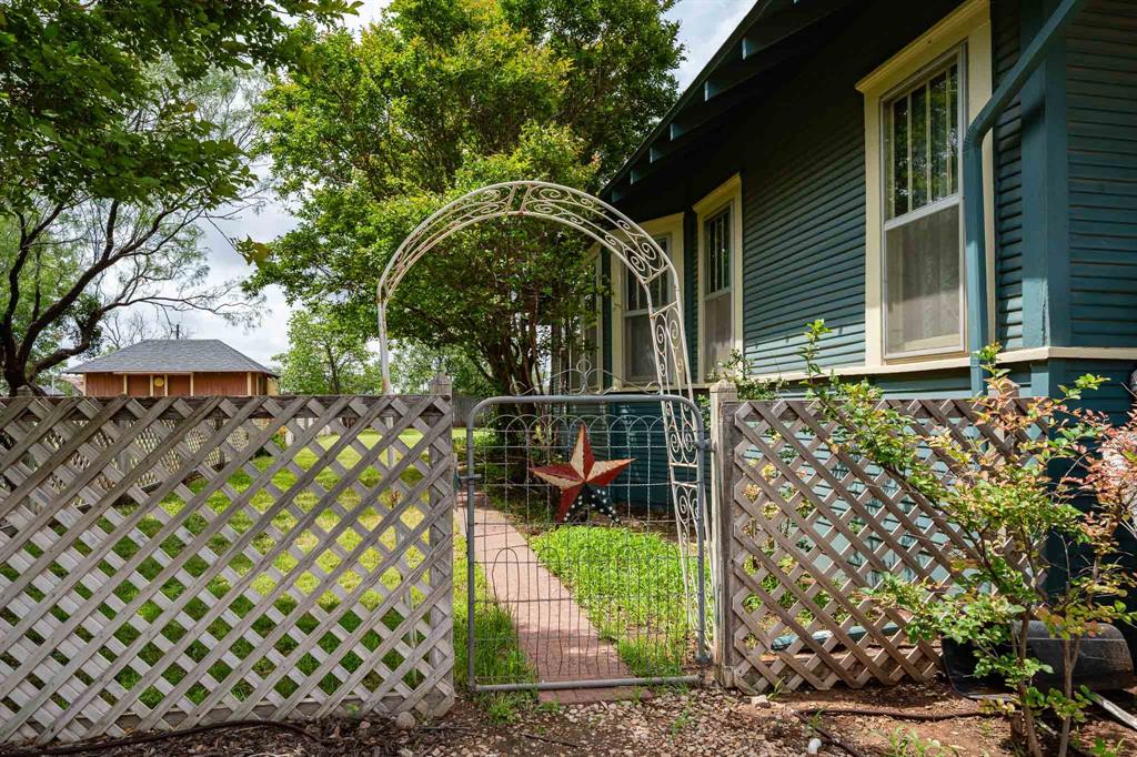 911 23rd Street Property Photo 31