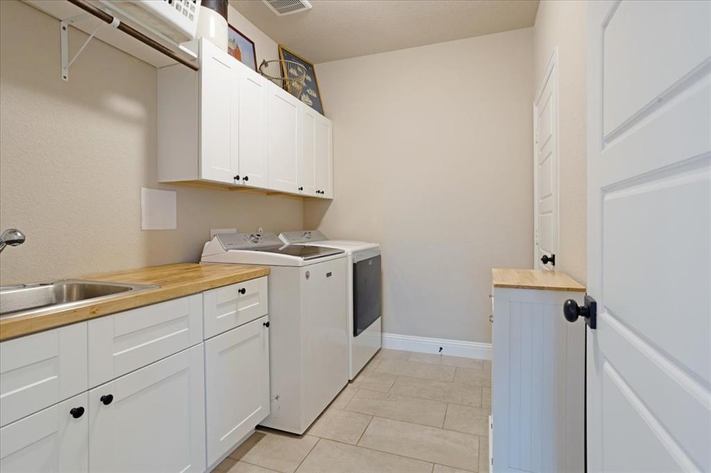 1035 Hickory Lane Property Photo 4