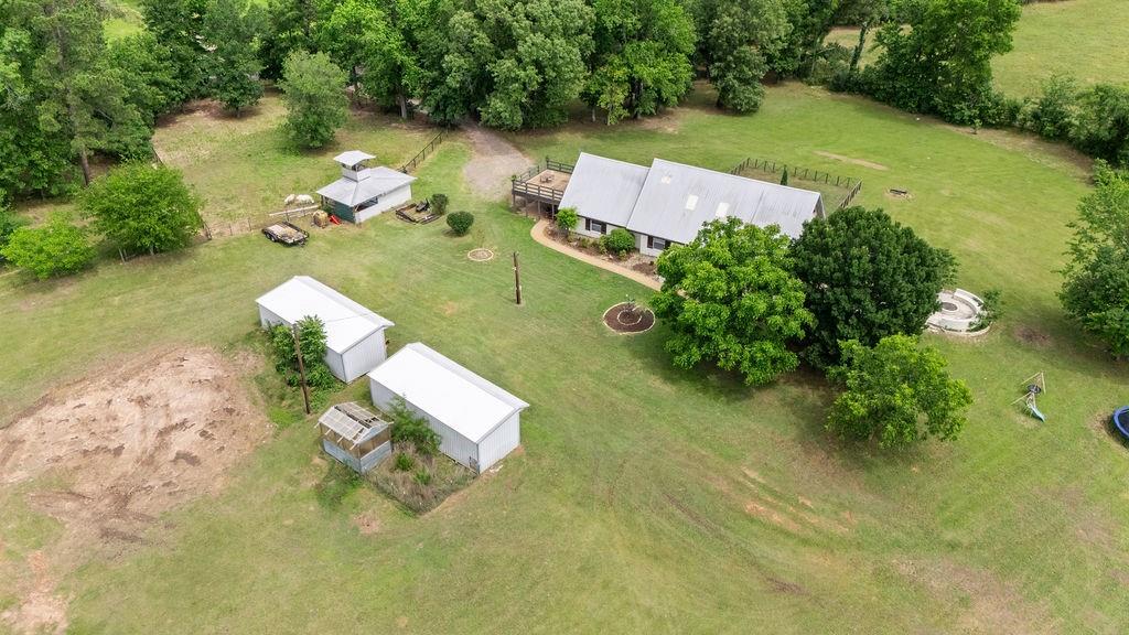 1122 County Road 3750 Property Photo 8