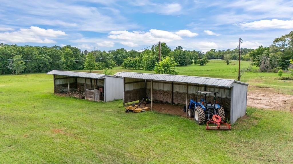 1122 County Road 3750 Property Photo 9