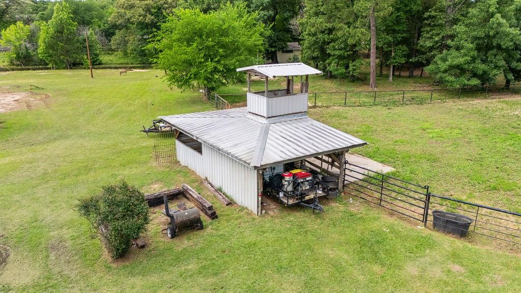 1122 County Road 3750 Property Photo 10