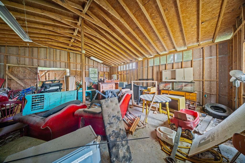 1122 County Road 3750 Property Photo 37