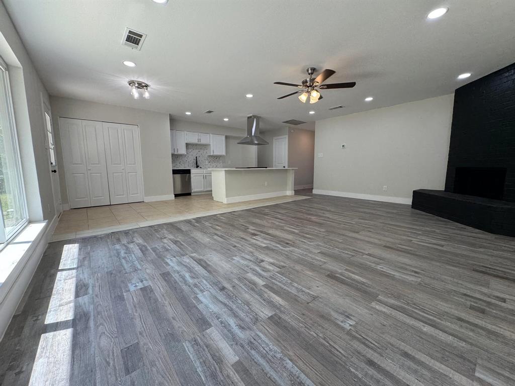 8237 Albert Street Property Photo 5