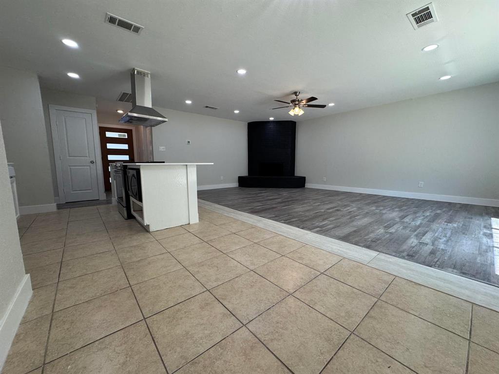 8237 Albert Street Property Photo 7