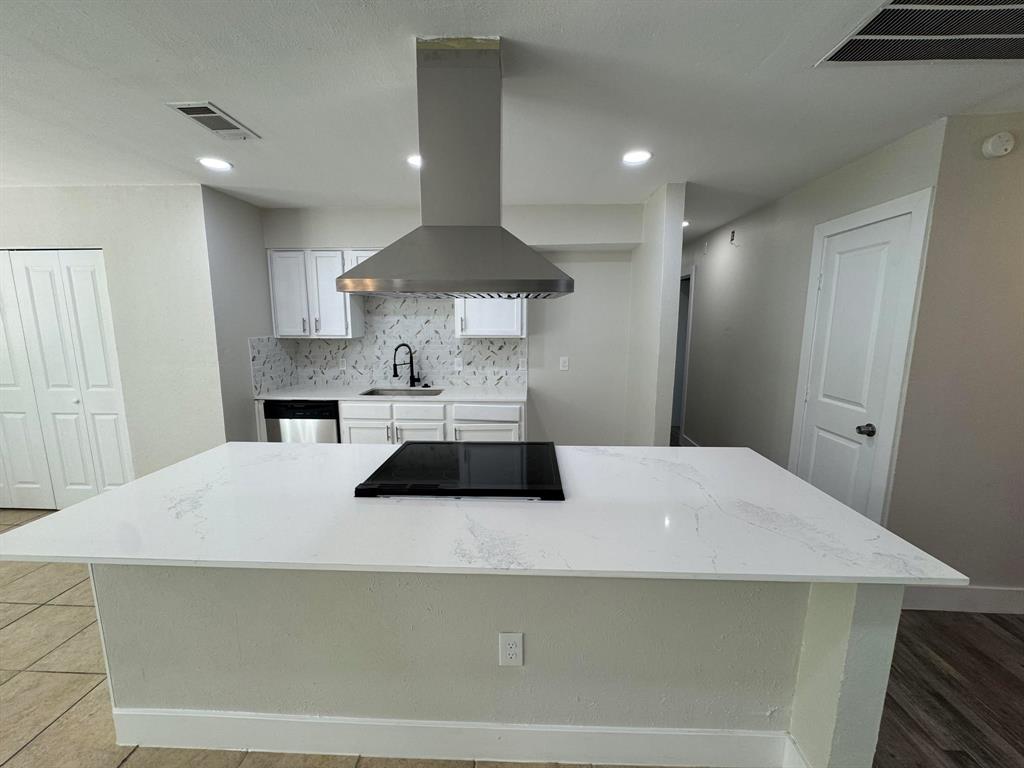 8237 Albert Street Property Photo 9
