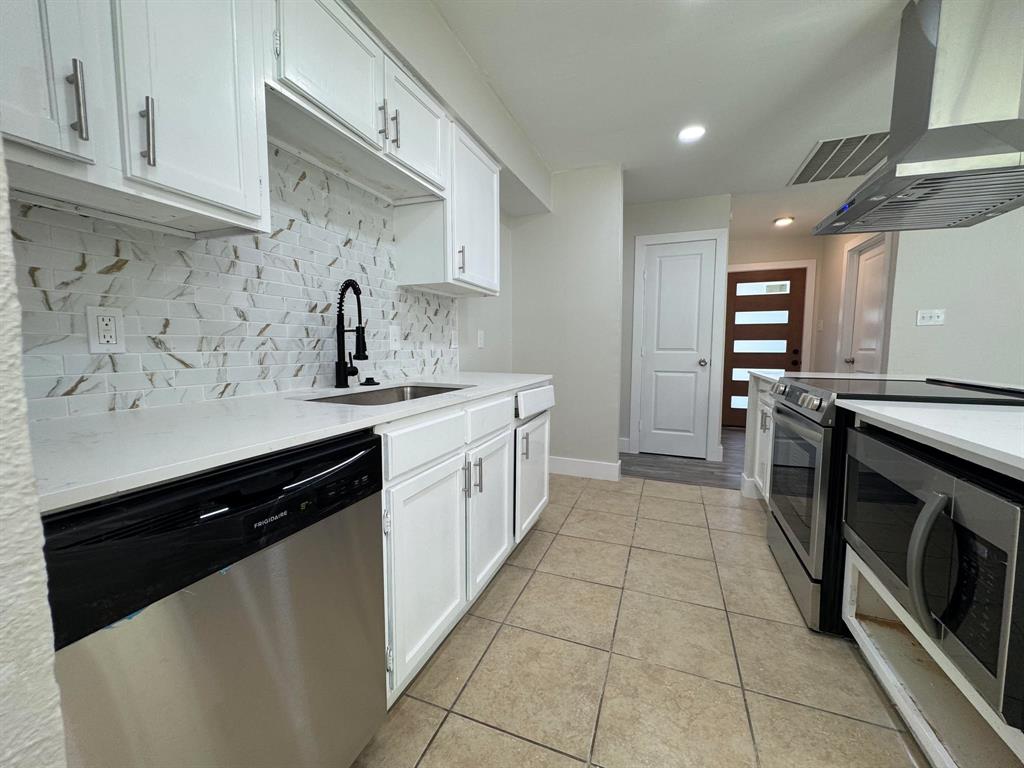 8237 Albert Street Property Photo 10