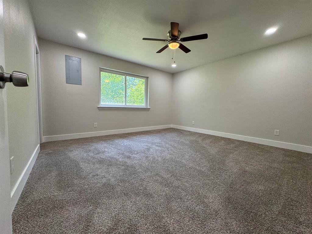 8237 Albert Street Property Photo 19