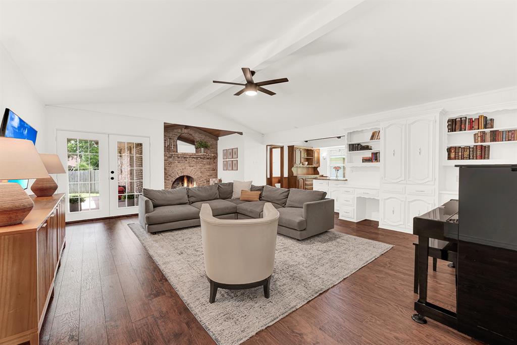 2814 Forest Grove Drive Property Photo 3