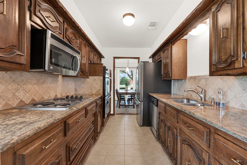 2814 Forest Grove Drive Property Photo 12